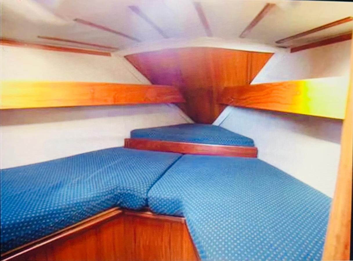 Cosy Sailing Boat Glamping Accommodation On The River In แซนด์วิช ภายนอก รูปภาพ