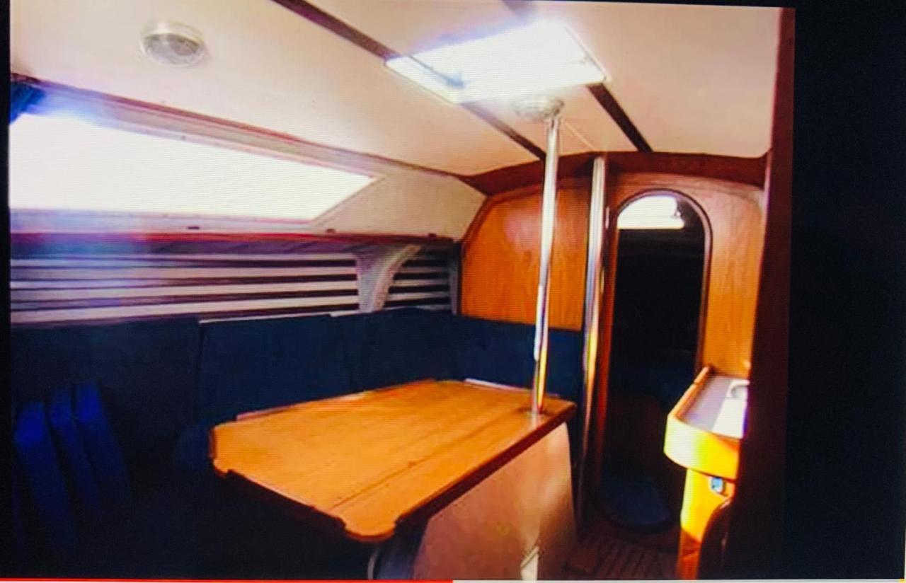 Cosy Sailing Boat Glamping Accommodation On The River In แซนด์วิช ภายนอก รูปภาพ